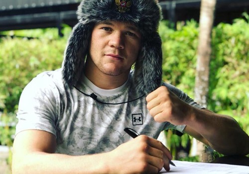 Я ВЫРОС НА КРАЙНЕМ СЕВЕРЕ, ДРАЛСЯ В НОЧНЫХ КЛУБАХ ЗА 4000 РУБЛЕЙ, А ТЕПЕРЬ У МЕНЯ БОЙ ЗА ТИТУЛ UFC