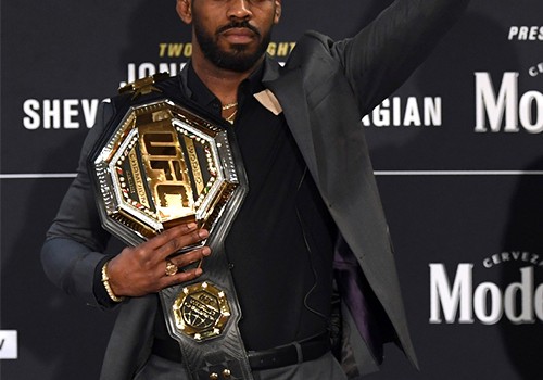 ДЖОН ДЖОНС ОТКАЗАЛСЯ ОТ ТИТУЛА ЧЕМПИОНА UFC В ПОЛУТЯЖЁЛОМ ВЕСЕ