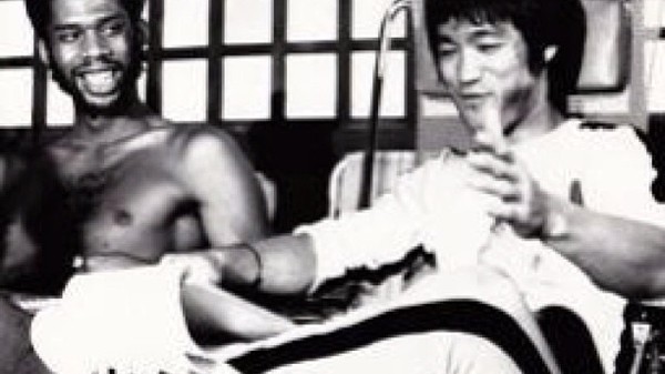 ТАРАНТИНО ПОКАЗАЛ БРЮСА ЛИ В «ОДНАЖДЫ В ГОЛЛИВУДЕ» СОВРЕМЕННЫМ КОНОРОМ