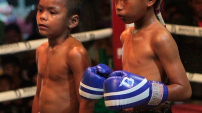 ШОКИРУЮЩИЙ ДЕТСКИЙ МУАЙ-ТАЙ ПОЕДИНОК 5-ЛЕТНИХ ДЕТЕЙ В ТАИЛАНДЕ. [ВИДЕО]