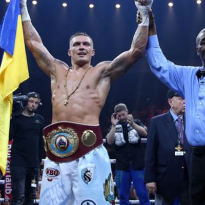 Усик досрочно победил Хука 